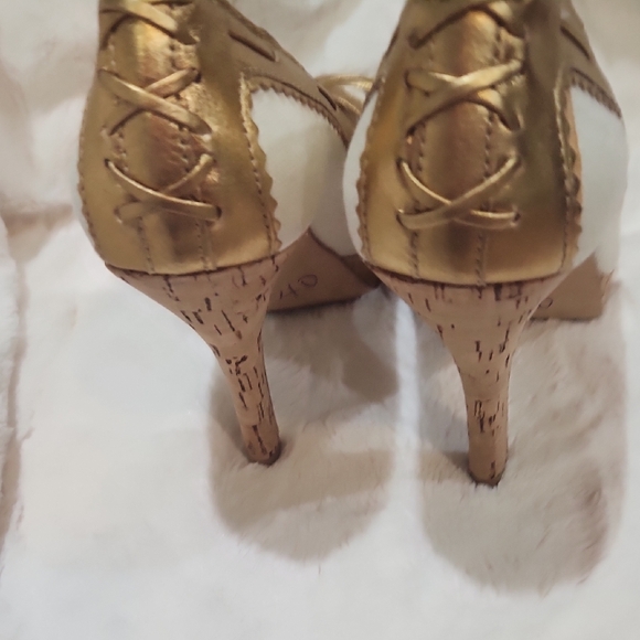 NWOT Michael Kors Elegant Gold and Cream Heels - Picture 3 of 6
